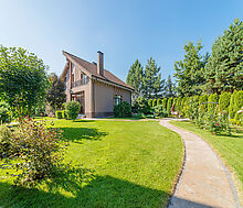 Современный дом у воды в Пестово