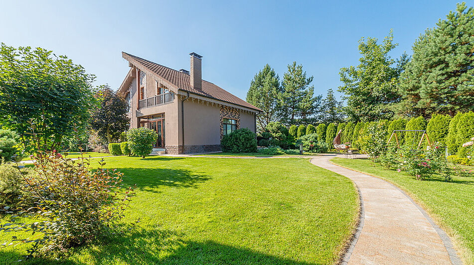 Современный дом у воды в Пестово