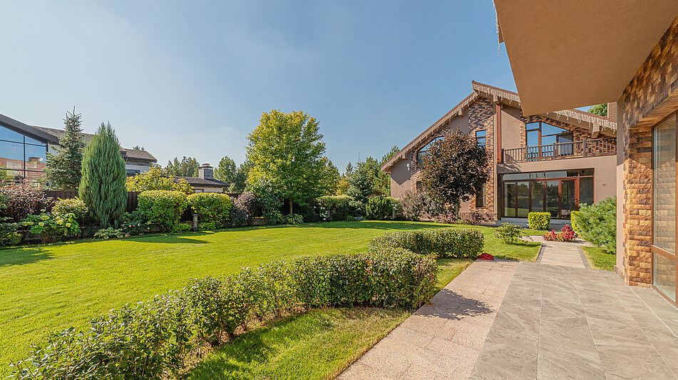 Современный дом у воды в Пестово