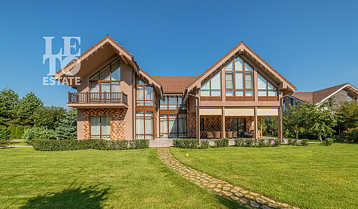 Современный дом у воды в Пестово