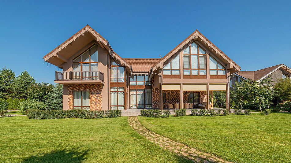 Современный дом у воды в Пестово