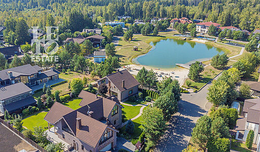 Современный дом у воды в Пестово