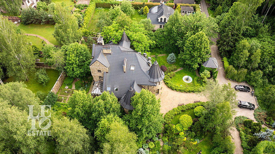 Усадьба окруженная лесом Горки-5