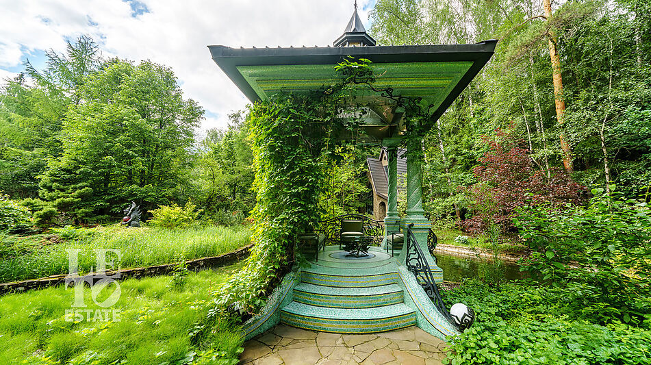 Усадьба окруженная лесом Горки-5