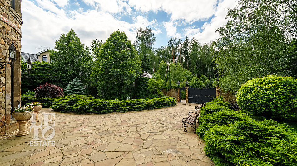 Усадьба окруженная лесом Горки-5