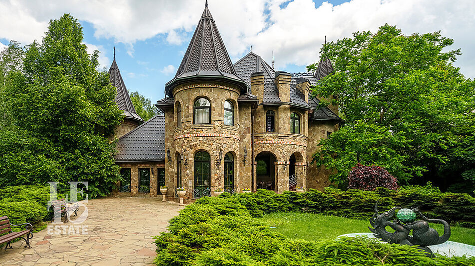 Усадьба окруженная лесом Горки-5