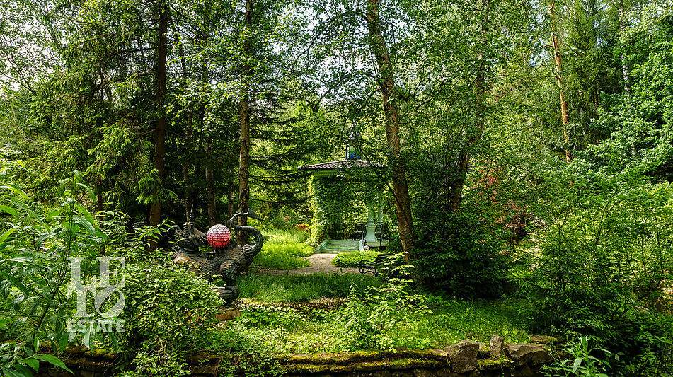 Усадьба окруженная лесом Горки-5