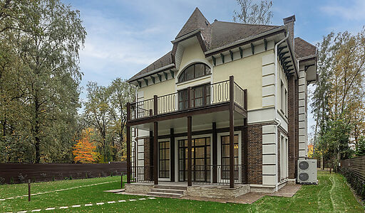 Уютный дом у леса в Опалихе