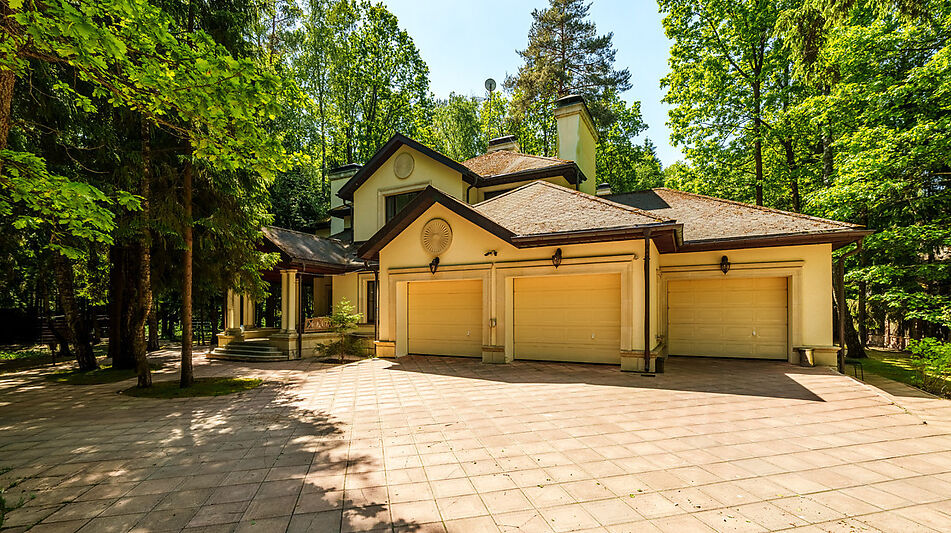 Продается усадьба в поселке Юлия2