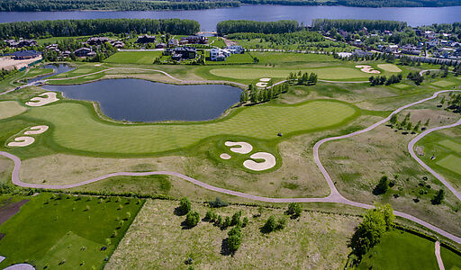Прилесной участок в гольф Пестово