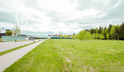 Прилесной участок в гольф Пестово