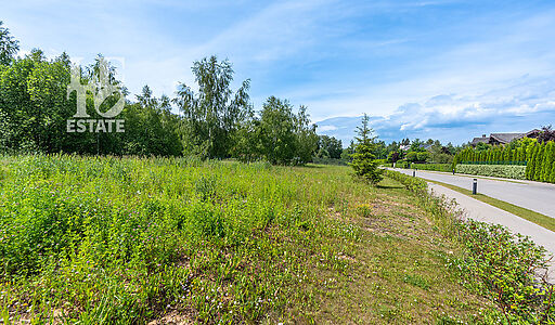 Прилесной участок в гольф Пестово
