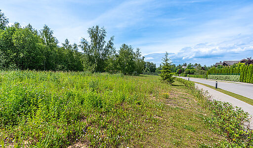 Прилесной участок в гольф Пестово