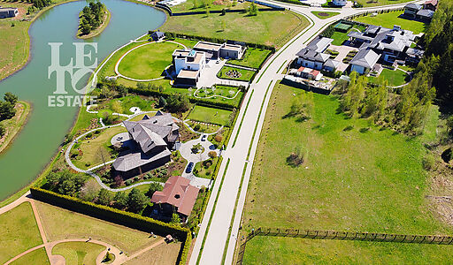 Прилесной участок в гольф Пестово