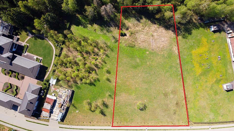 Прилесной участок в гольф Пестово