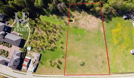 Прилесной участок в гольф Пестово