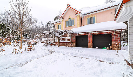 Дом с лесным участком в КП Лесной