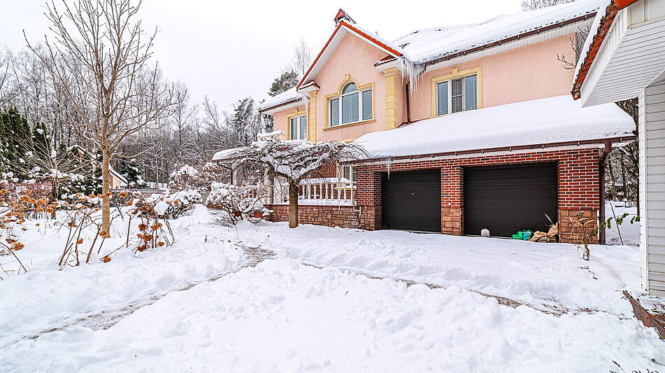 Дом с лесным участком в КП Лесной