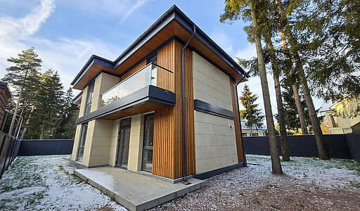 Новый дом в лесу в Сходне