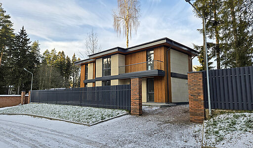 Новый дом в лесу в Сходне