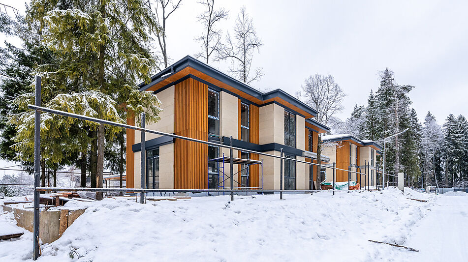 Новый дом в лесу в Сходне