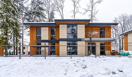 Новый дом в лесу в Сходне