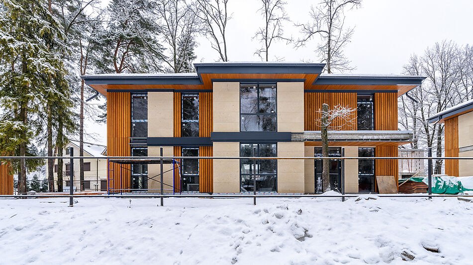 Новый дом в лесу в Сходне