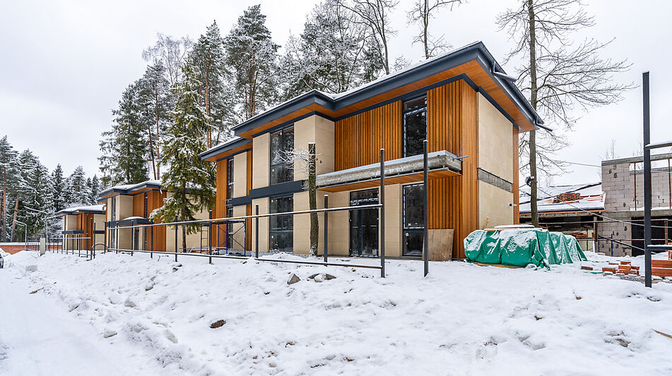 Новый дом в лесу в Сходне