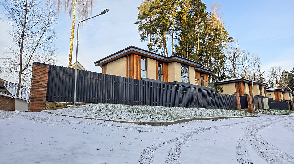 Новый дом в лесу в Сходне