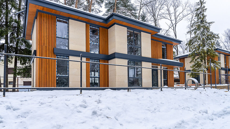 Новый дом в лесу в Сходне