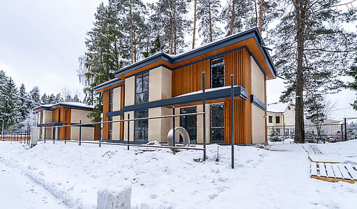 Новый дом в лесу в Сходне