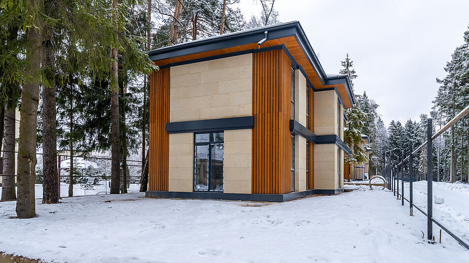 Новый дом в лесу в Сходне