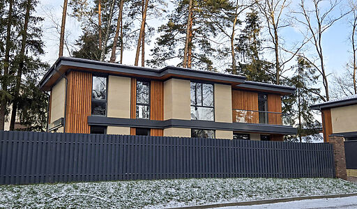 Новый дом в лесу в Сходне