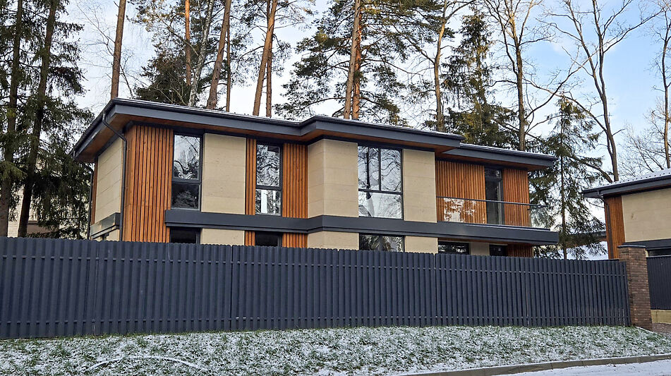 Новый дом в лесу в Сходне