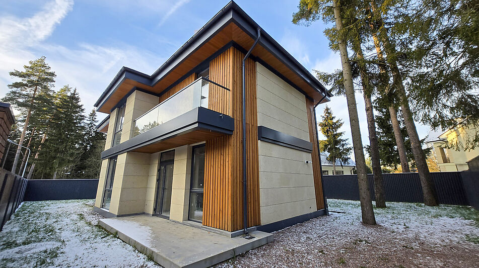 Новый дом в лесу в Сходне