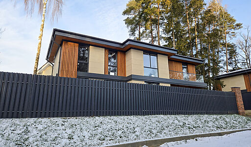 Новый дом в лесу в Сходне