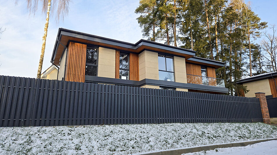 Новый дом в лесу в Сходне