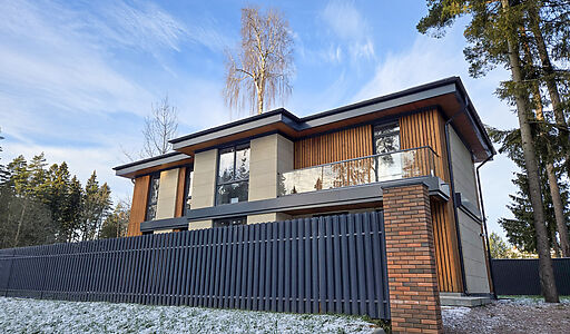 Новый дом в лесу в Сходне