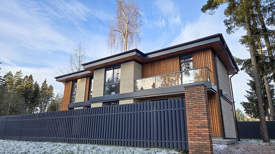 Новый дом в лесу в Сходне