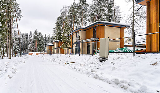 Новый дом в лесу в Сходне