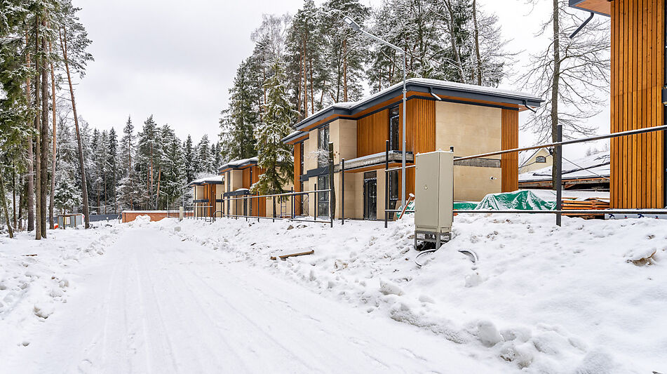 Новый дом в лесу в Сходне