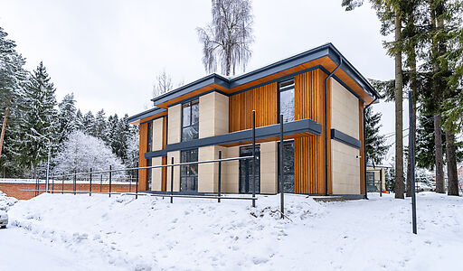 Новый дом в лесу в Сходне