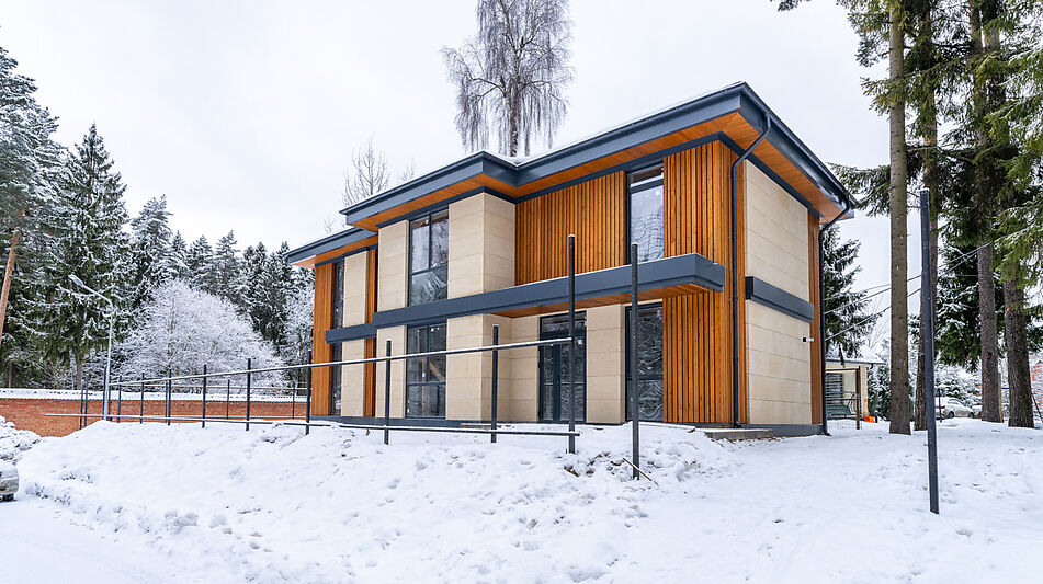 Новый дом в лесу в Сходне