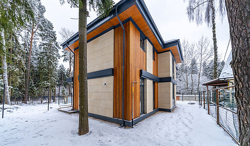 Новый дом в лесу в Сходне