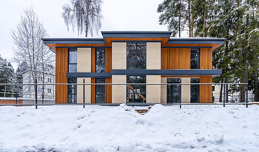 Новый дом в лесу в Сходне