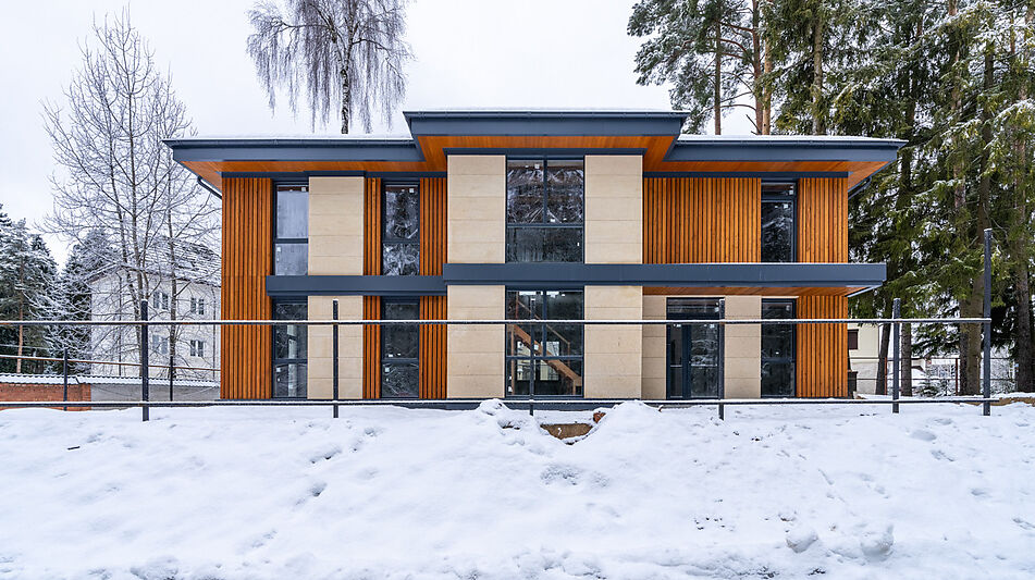 Новый дом в лесу в Сходне