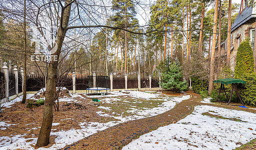 Сказочный дом в лесу Загорянский