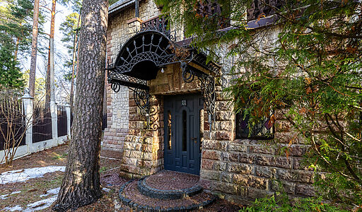 Сказочный дом в лесу Загорянский