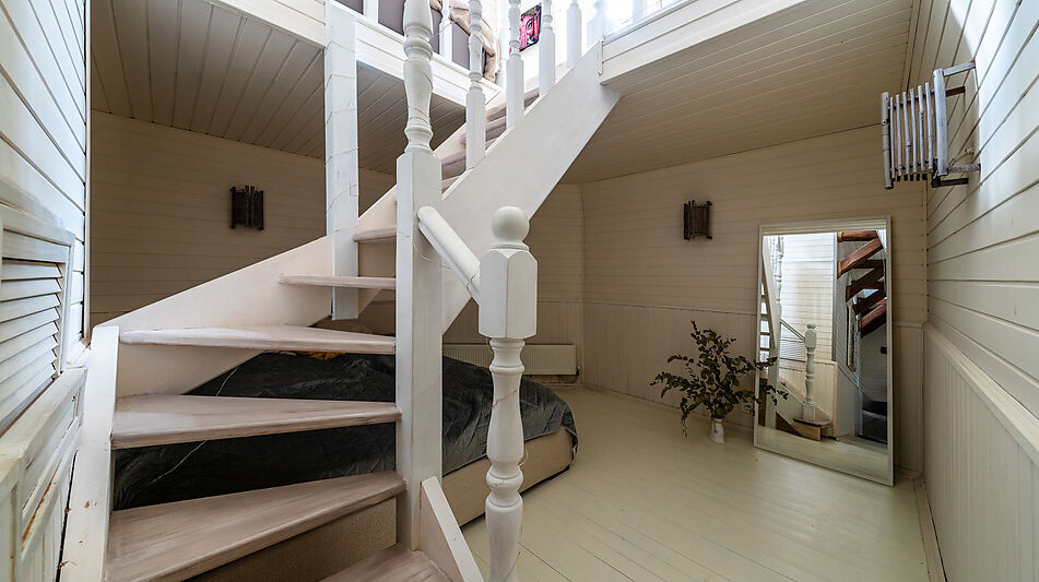 Сказочный дом в лесу Загорянский