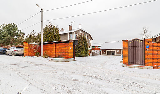 Дом с бассейном в Петрово-Дальнем